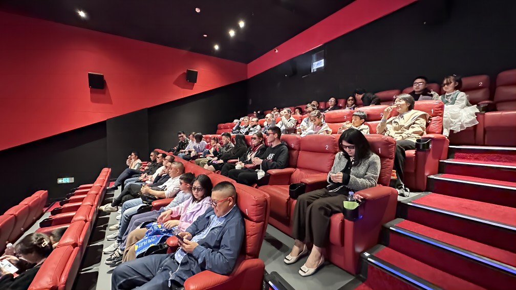 關注員工精神文化 毅速公司開展員工集體觀影活動